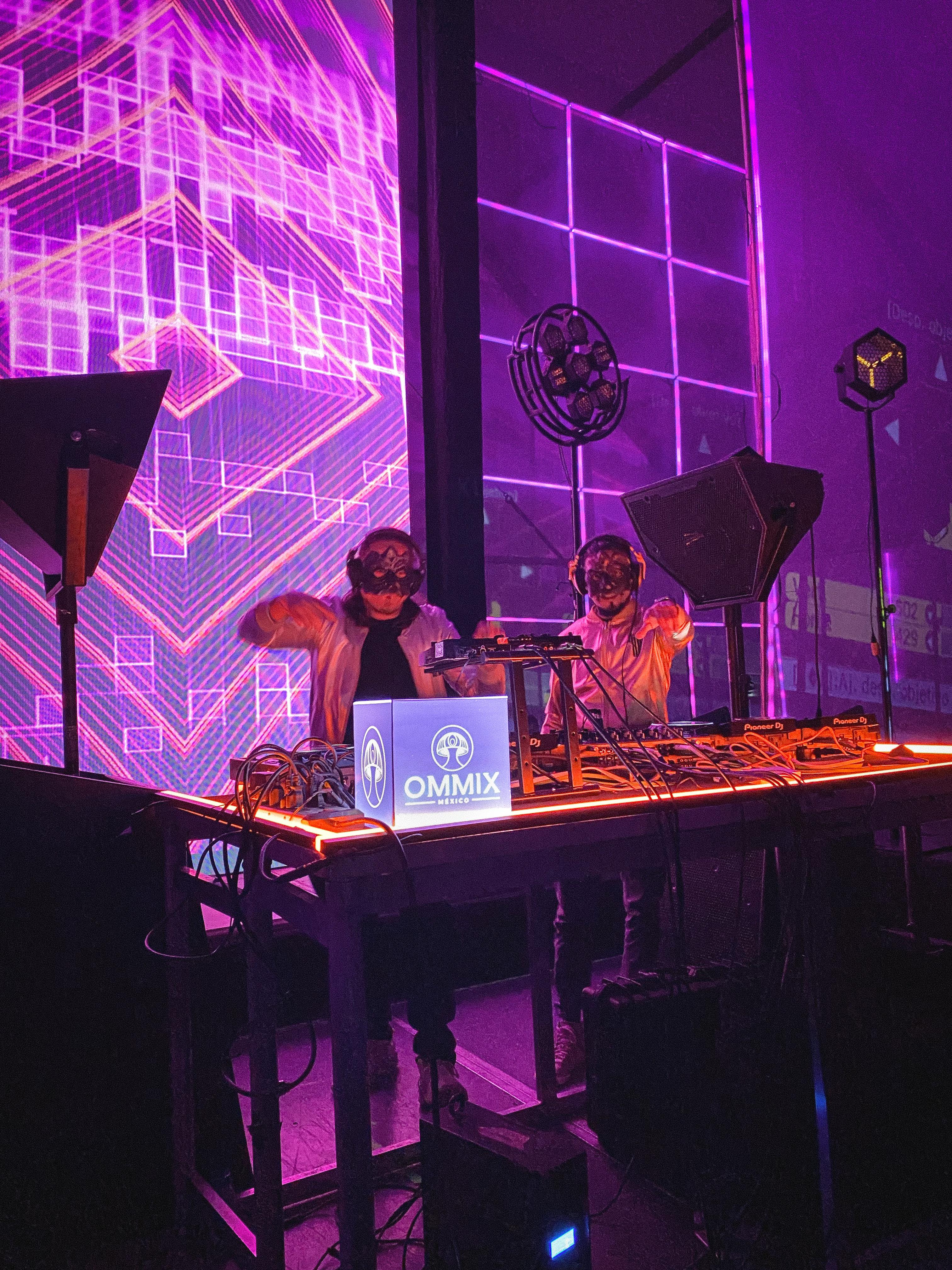 LARBA en Festival 001 Ommix